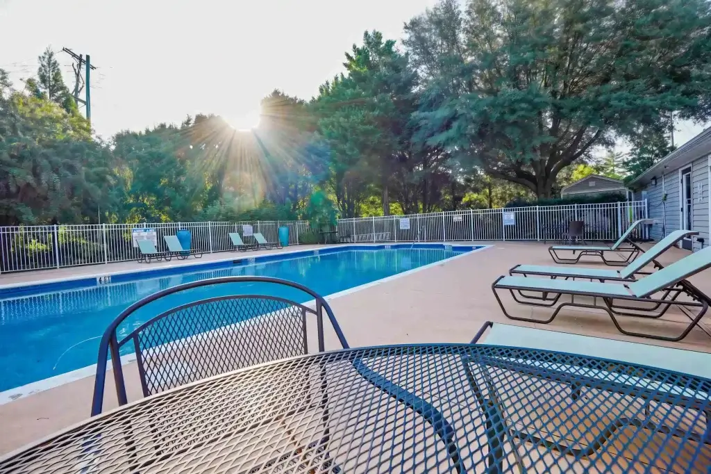Clemson ridge apartments pool( )